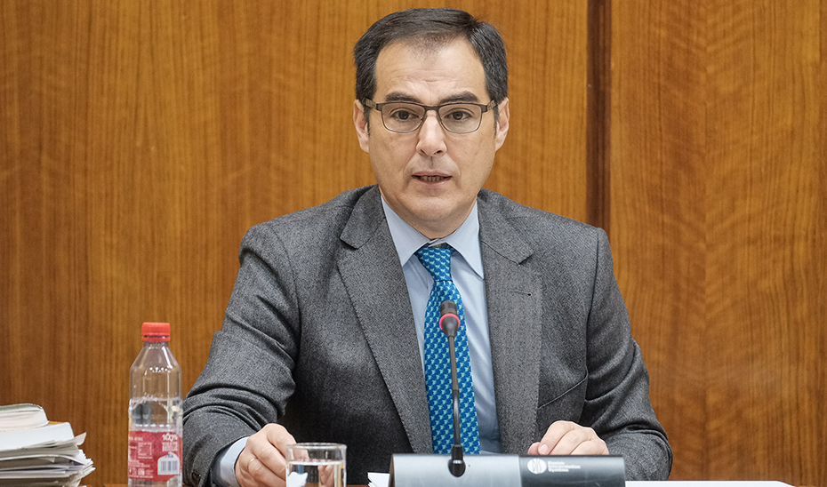 El consejero de Justicia, Administración Local y Función Pública, José Antonio Nieto, durante la comparecencia en comisión parlamentaria.