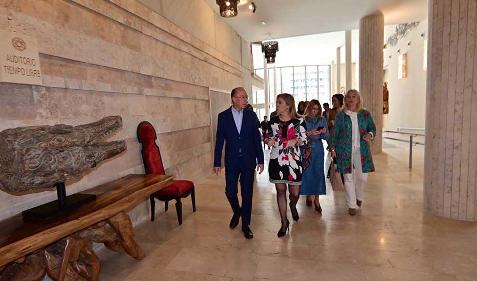 Carolina España visitó en Cádiz las instalaciones de la antigua Residencia de Tiempo Libre.