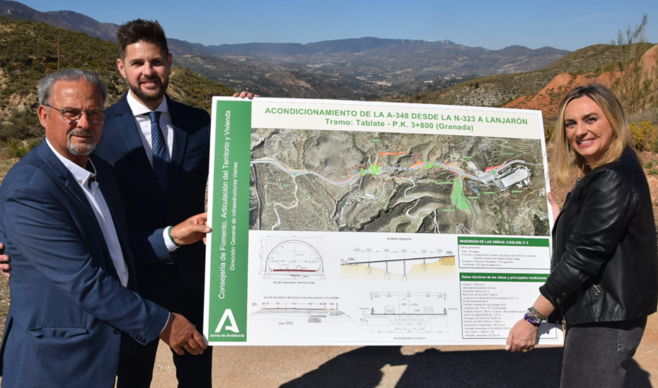 La consejera de Fomento, Marifrán Carazo, ha hecho este anuncio en una visita al lugar donde se acometerán las obras junto a los alcaldes de Lanjarón, Eric Escobedo, y El Pinar, Francisco Titos.