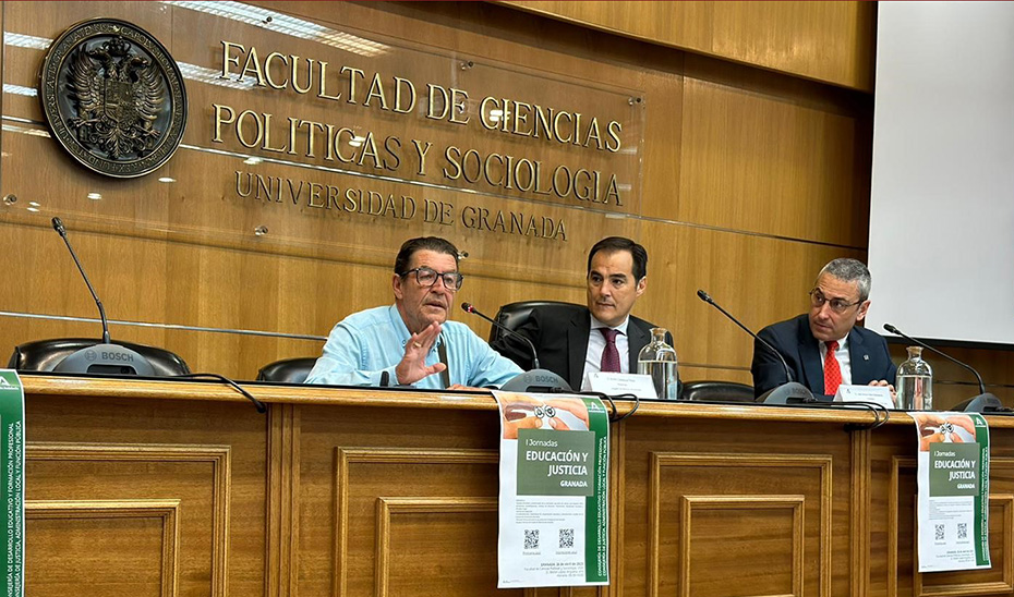El consejero de Justicia ha participado en las \u0027I Jornadas Educación y Justicia\u0027, que se han celebrado en la Facultad de Ciencias Políticas y Sociología de Granada.