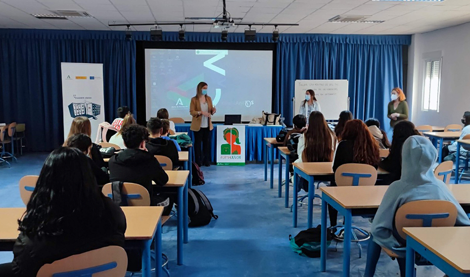 Uno de los cursos del programa de formación del Instituto Andaluz de la Juventud Forma Joven.