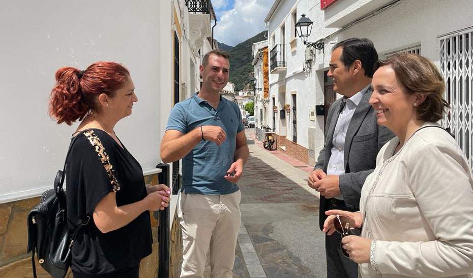 El consejero de Justicia, José Antonio Nieto, durante su visita al municipio de Cortes de la Frontera.