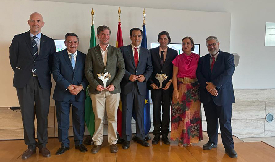 El consejero de Justicia, José Antonio Nieto, junto con los distinguidos en la XIX edición de los Premios Blas Infante