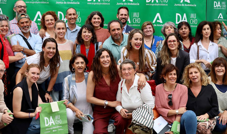 Presentación de la campaña \u0027Acoger, adoptar, colaborar, DA MUCHO\u0027 en Huelva.