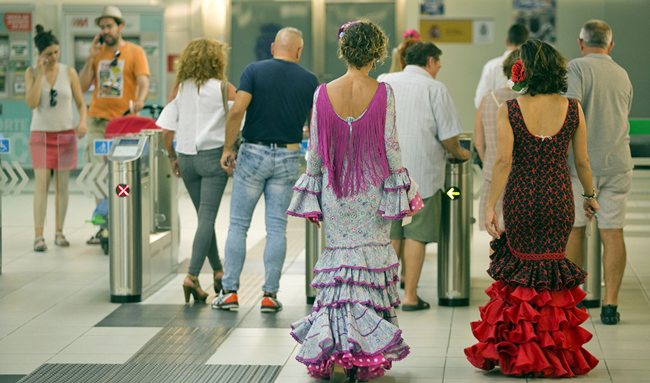 Acceso al Metro de Málaga durante los días de Feria.