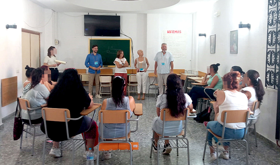 Un momento de la clausura del programa en la prisión de mujeres de Alcalá de Guadaíra.