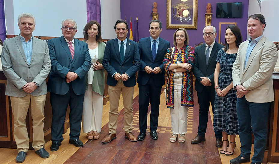 Un momento de la visita del consejero de Justicia, José Antonio Nieto, al Ayuntamiento de Jaén.