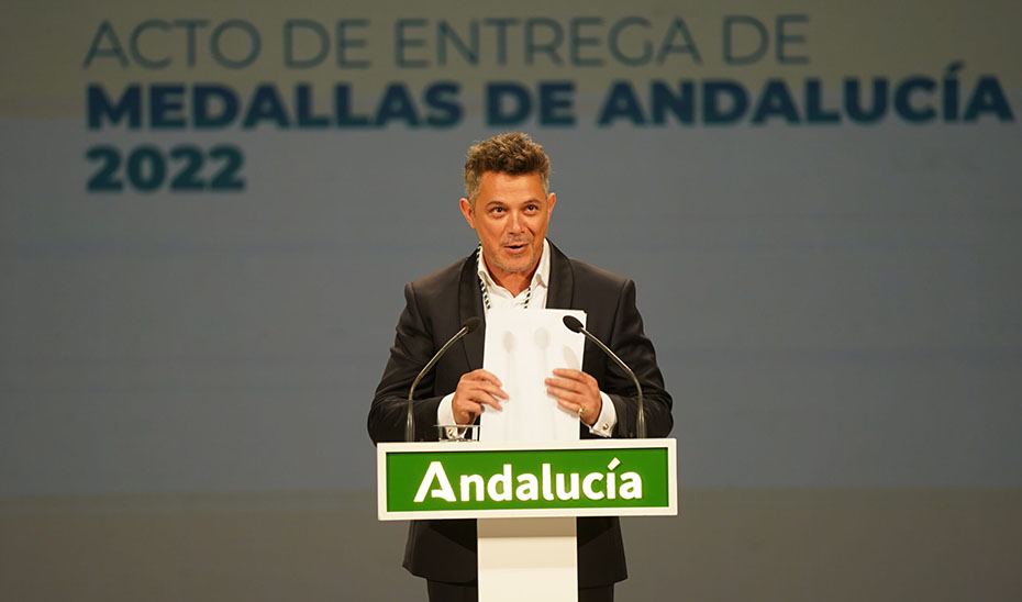 El Hijo Predilecto Alejandro Sanz, durante el discurso que ha pronunciado en nombre de los galardonados.