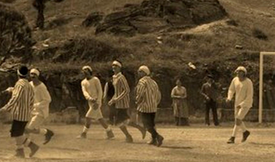 Partido de fútbol en Minas de Riotinto. (Foto Ayuntamiento de Minas de Riotinto)