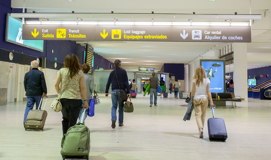 Pasajeros en el aeropuerto.