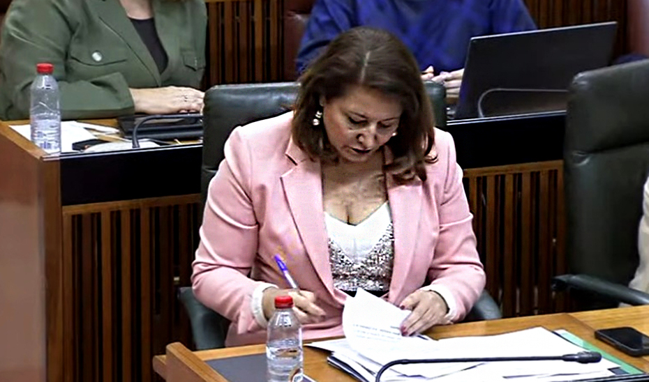 Carmen Crespo en el pleno del Parlamento de Andalucía