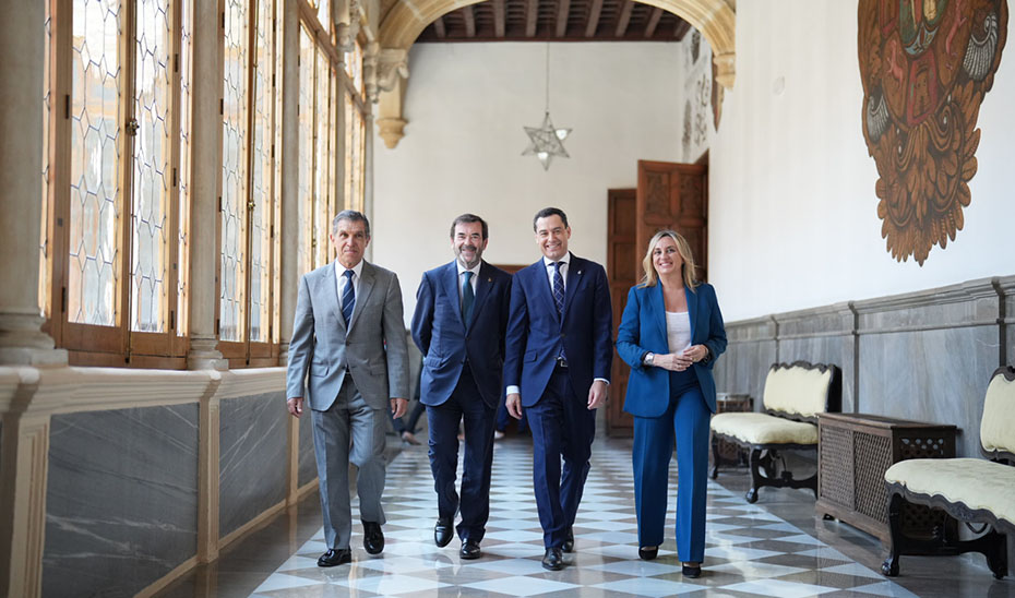 Juanma Moreno, junto al a alcaldesa de Granada, Marifrán Carazo; el presidente del CGPJ, Vicente Guilarte; y el presidente del TSJA, Lorenzo del Río.