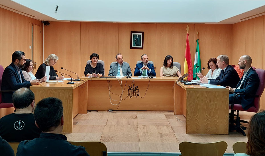 Reunión en una sala de vistas de los juzgados de Sanlúcar de Barrameda (Cádiz).