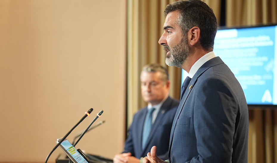Fernández-Pacheco apunta la autorización de 11,9 millones para garantizar hasta finales de 2027 la ruta aérea Almería-Sevilla