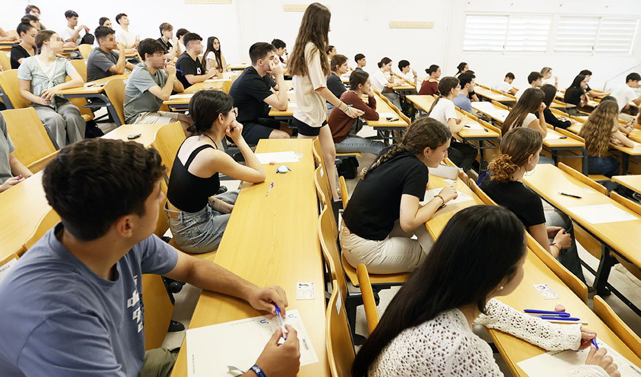 Alumnos en la prueba de acceso a la universidad (foto EFE)