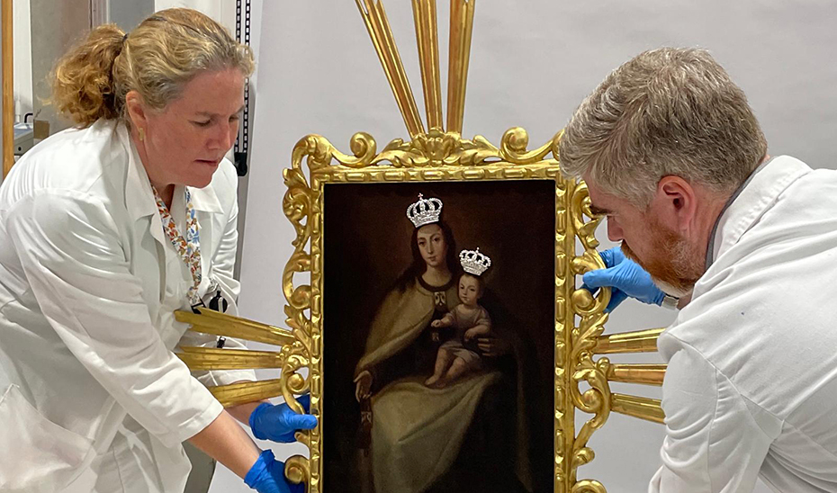Imagen del artículo El IAPH descubre que la pintura de la Virgen del Carmen del puente de Triana fue ejecutada en el siglo XX sobre un lienzo subyacente