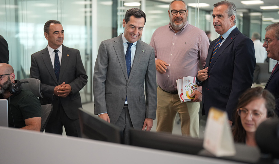 Juanma Moreno realizó un recorrido por las instalaciones del Centro de Innovación Tecnológica de COEXPHA.