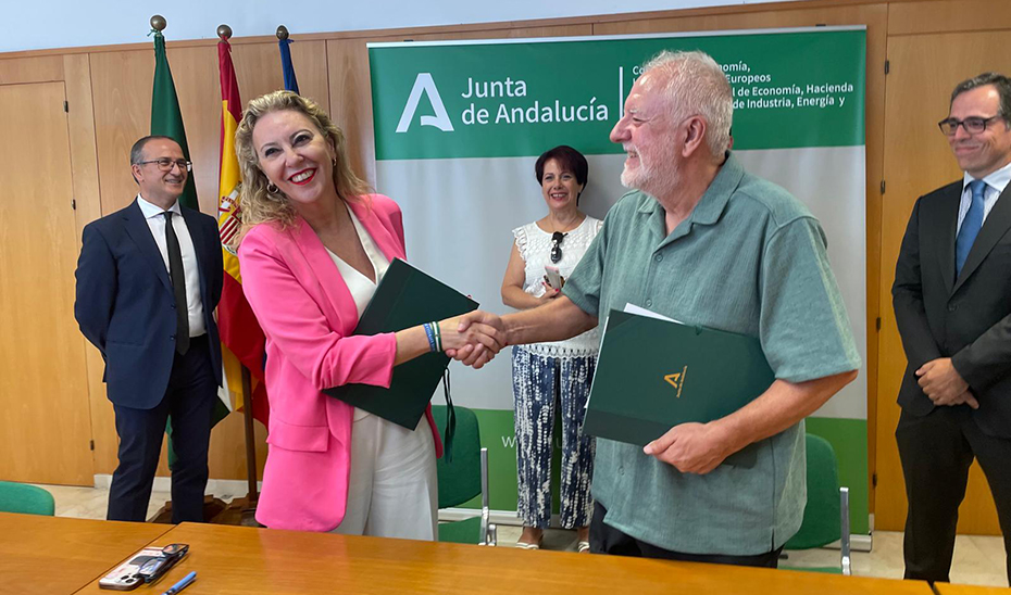 Imagen del artículo Una ventanilla para facilitar a los mayores las gestiones ante la Agencia Tributaria de Andalucía