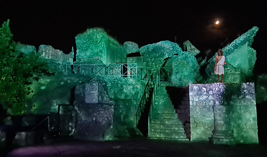 Imagen del artículo El Conjunto Arqueológico de Itálica incorpora poesía, hologramas y vídeo-mapping a las visitas teatralizadas nocturnas