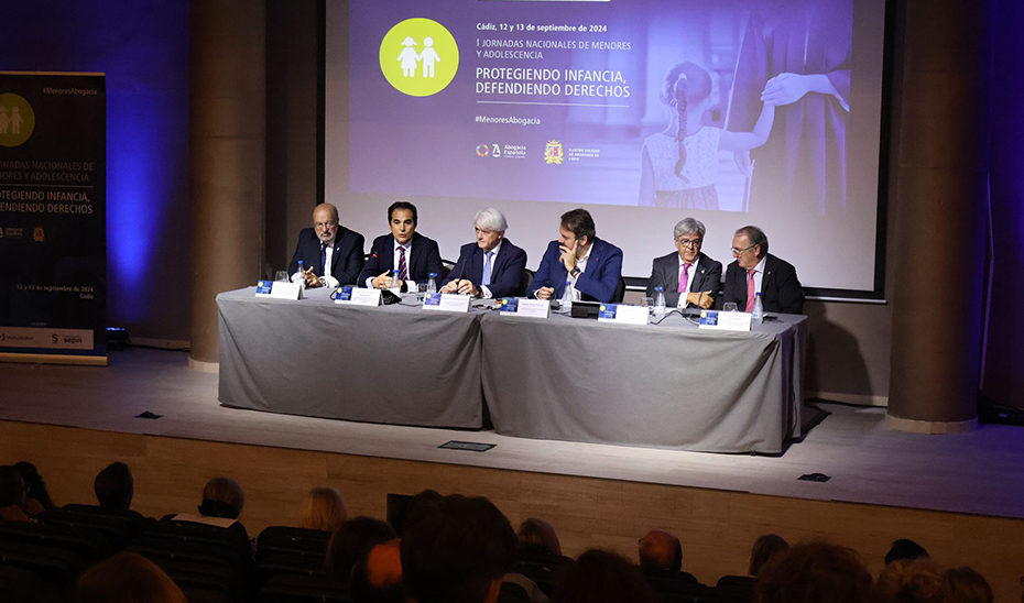 José Antonio Nieto interviene en las I Jornadas Nacionales de Menores y Adolescencia, celebradas en Cádiz.