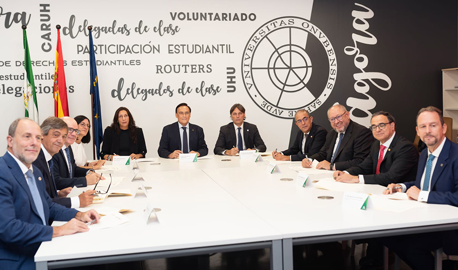 Junta y universidades firman un convenio para la coordinación de la atención a la discapacidad