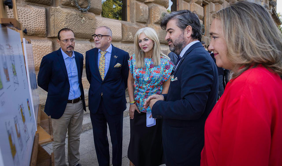 
			      La consejera de Cultura y Deporte, Patricia del Pozo, durante la visita en el Conjunto Monumental de La Alhambra y el Generalife a los trabajos d...
			  