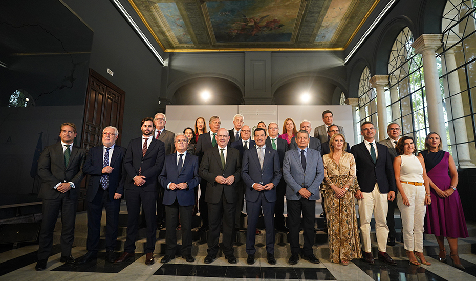 Juanma Moreno preside la reunión del Consejo Andaluz de Cámaras de Comercio en San Telmo (audio íntegro mp3)