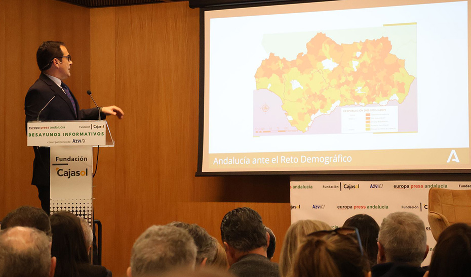 Andalucía aspira a alcanzar los 10 millones de habitantes en 2050 y subir el PIB a la media nacional