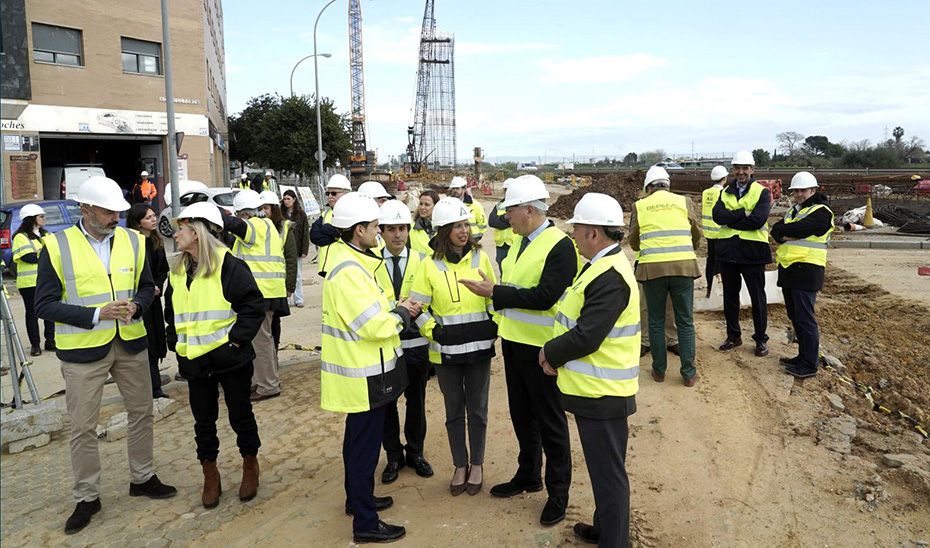 Rocío Díaz visita las obras de la Línea 3 Norte del Metro de Sevilla.