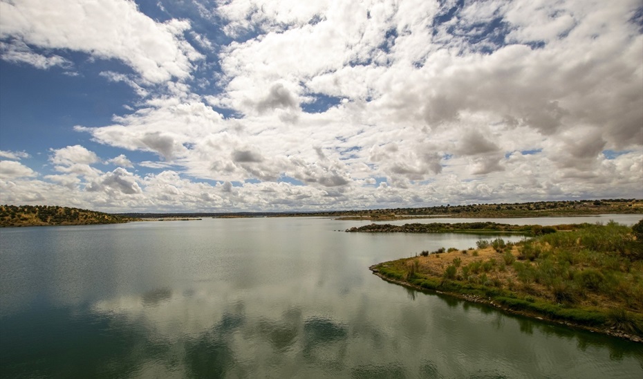 
			      Embalse de La Colada en la provincia de Córdoba.			    
			  