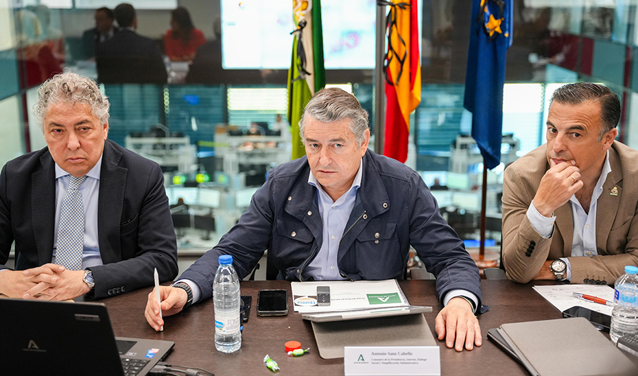 El consejero de la Presidencia, Antonio Sanz, ha presidido una reunión de coordinación en la sede del 112 en Sevilla para ultimar los preparativos de la activación del Plan Romero 2025.