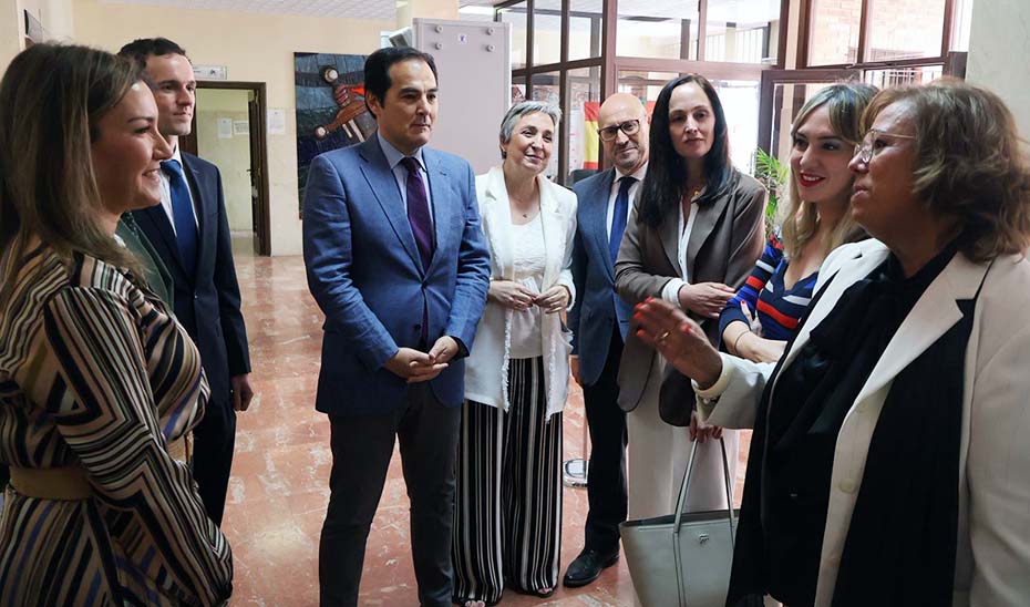 El consejero de Justicia, Administración Local y Función Pública, José Antonio Nieto, durante la visita a los juzgados de Montilla (Córdoba).