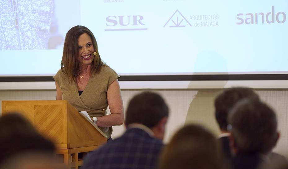 
			      La consejera de Fomento, Articulación del Territorio y Vivienda, Rocío Díaz, durante su intervención en el encuentro organizado por el Diario Sur...
			  