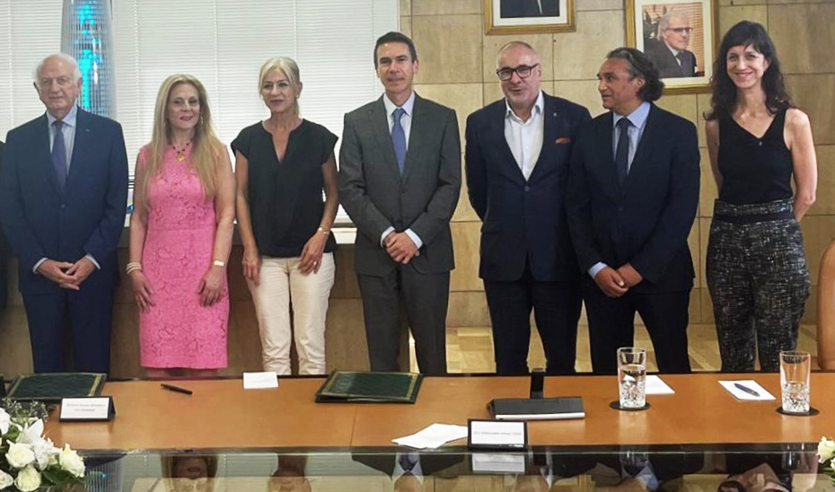 
			      Patricia del Pozo ha presidido en Casablanca la firma del acuerdo de colaboración entre el Patronato de la Alhambra y el Generalife y la Fundació...
			  