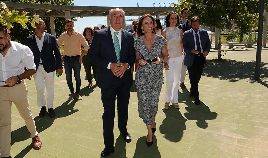 
			      Rocío Díaz y José Ignacio Landaluce en Algeciras.			    
			  