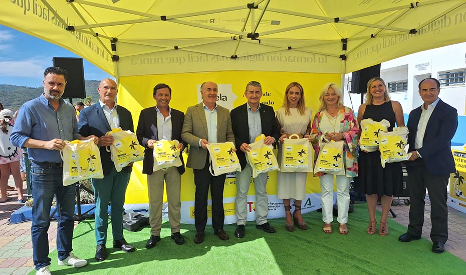 
			      El consejero de la Presidencia, Antonio Sanz, junto al alcalde de Algeciras, José Ignacio Landaluce, y la presidenta de la Diputación de Cádiz, A...
			  