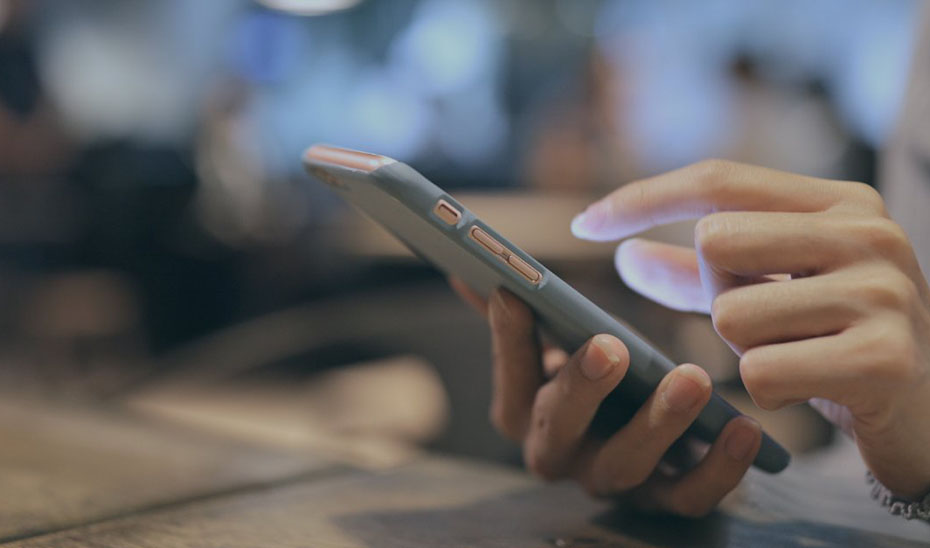
			      Un usuario consulta el señalamiento de un juicio a través de la plataforma digital \u0027Carpeta Ciudadana\u0027.			    
			  