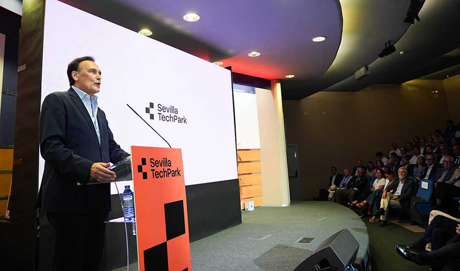 
			      José Carlos Gómez Villamandos, máximo responsable de SevillaTechPark, durante el acto de presentación del informe de evolusión del parque y la nu...
			  