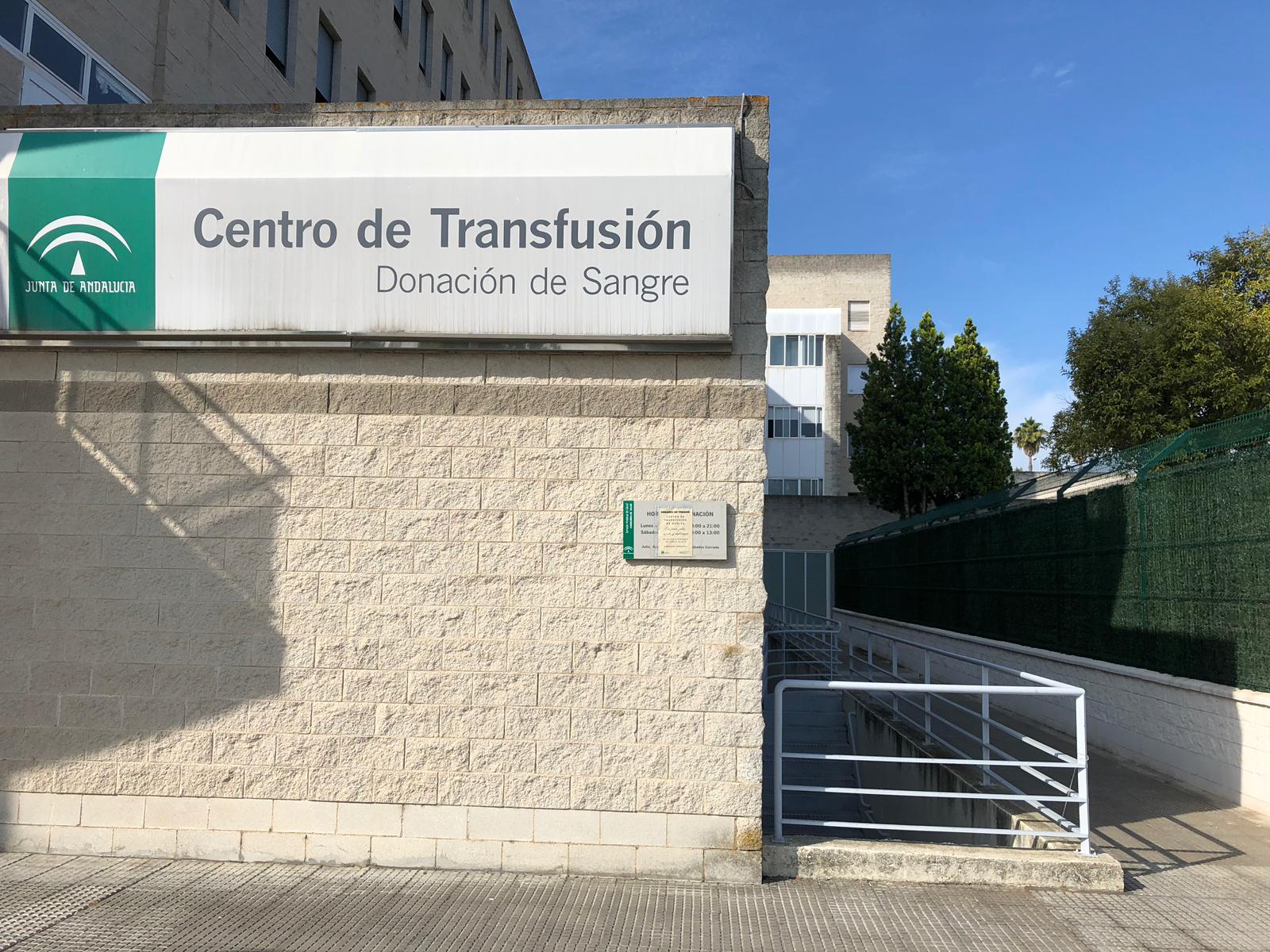 Entrada del Centro de Transfusión, Tejidos y Células 