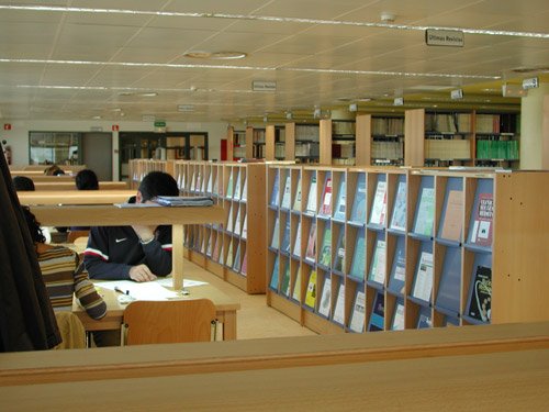 Vista de la biblioteca del hospital