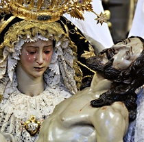 La imagen de la Virgen es la única Dolorosa de Juan de Mesa perfectamente documentada.