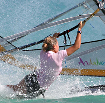 La deportista andaluza Blanca Manchón, cinco veces campeona del mundo absoluta de windsurf.