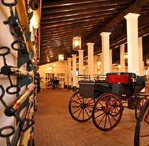 El Museo del Enganche de Jerez de la Frontera alberga coches de los siglos XIX y XX.