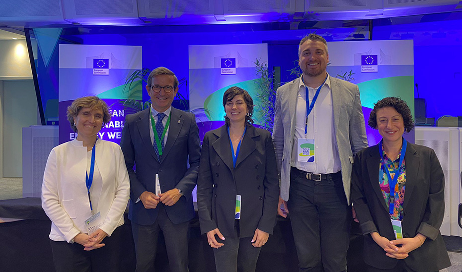 El consejero de Industria, Energía y Minas de la Junta de Andalucía, Jorge Paradela, junto al resto de participantes en el panel de expertos de la Semana Europea de la Energía Sostenible que se celebra en Bruselas.