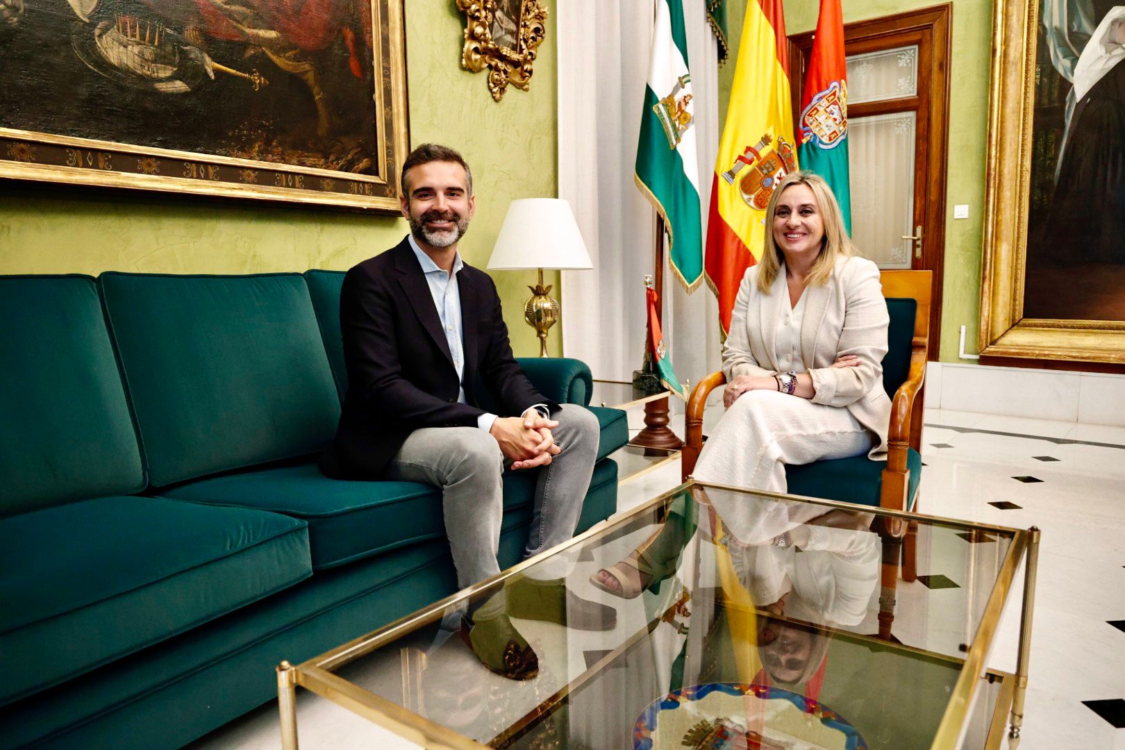 Reunión entre Ramón Fernández-Pacheco y Marifrán Carazo