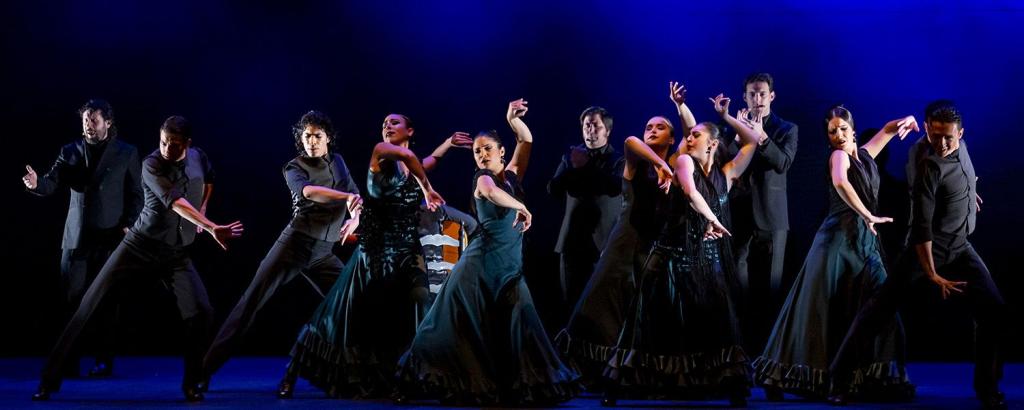 Componentes del Ballet Flamenco de Andalucía sobre un escenario