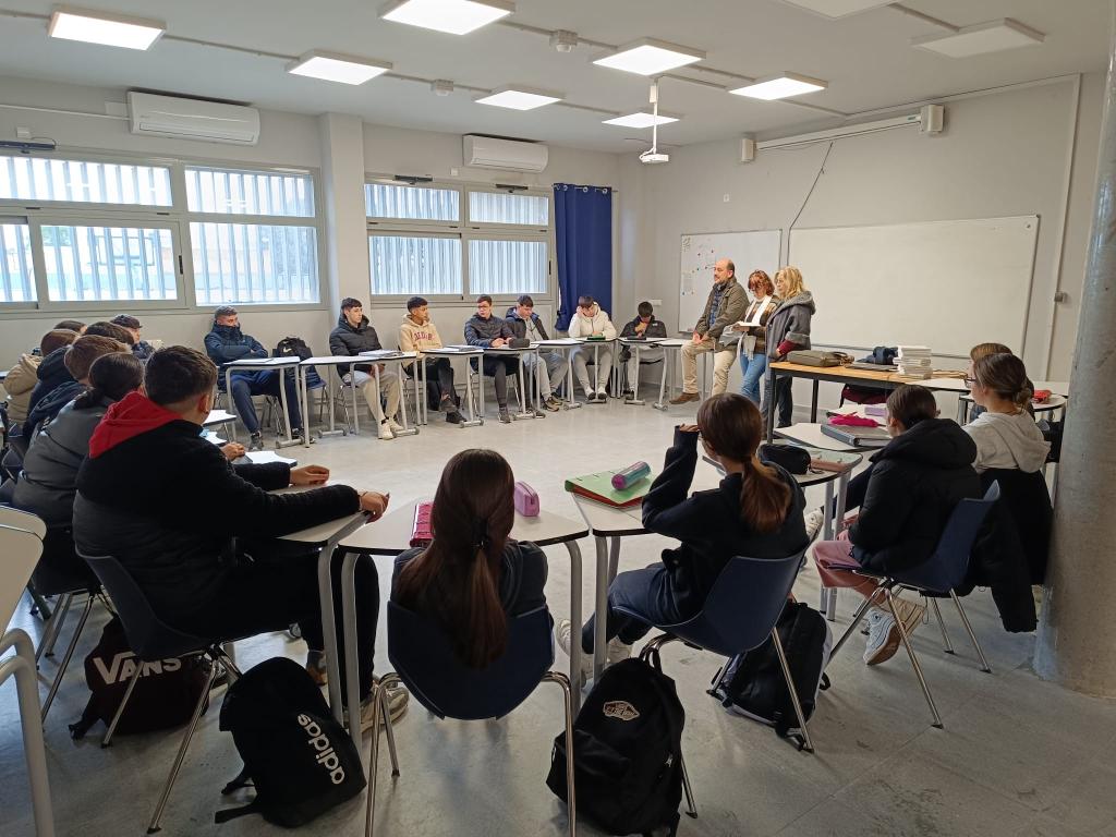 Sesión de formación sobre manipulación de alimentos. Brenes, 27ene2025